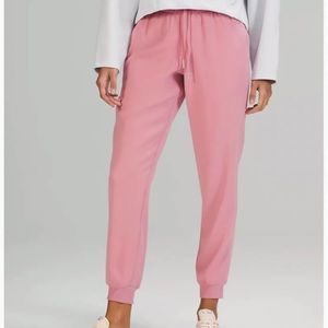 Lululemon on the fly joggers